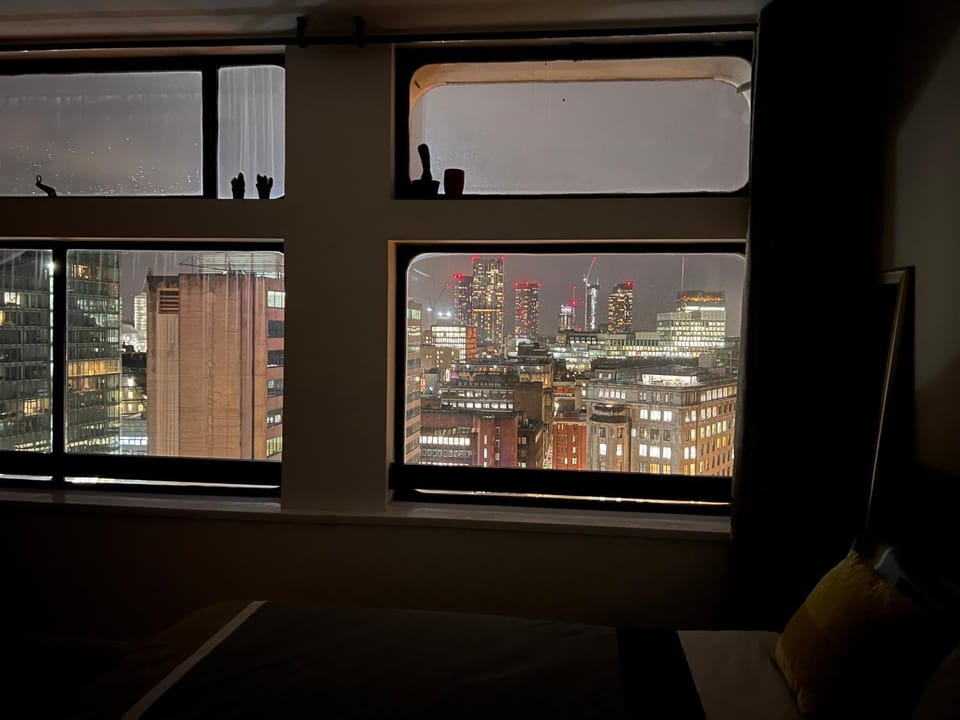 View (from property/room), Bedroom, City view