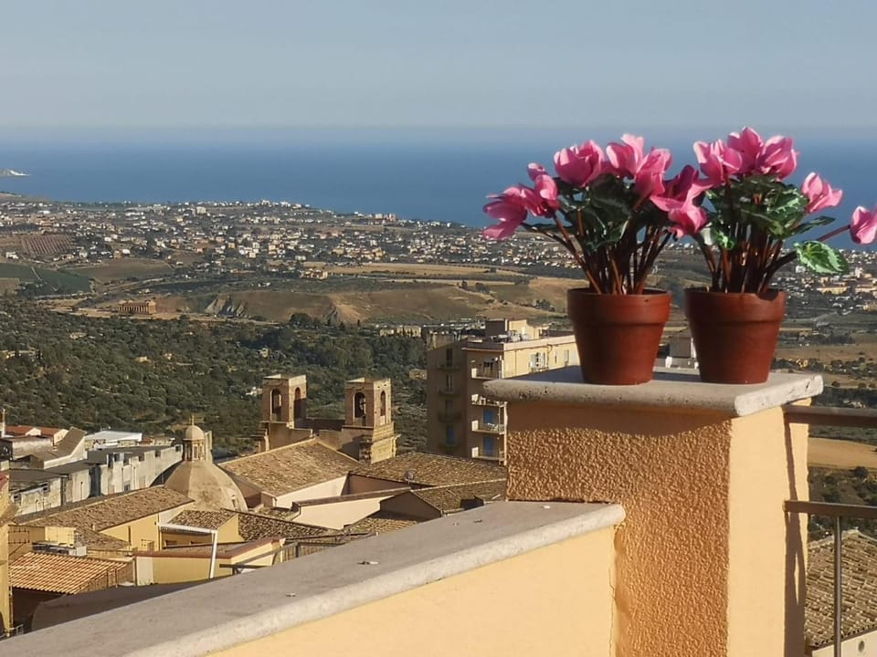 City view, Sea view