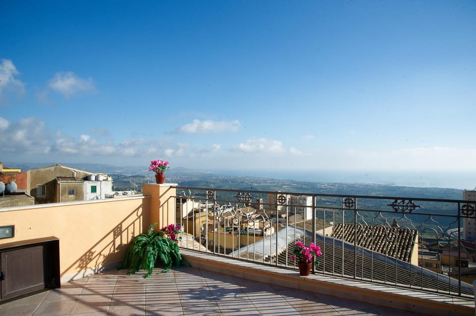 Natural landscape, Balcony/Terrace, Sea view