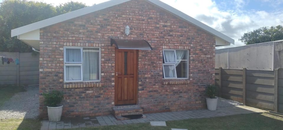 Lathitha Self-Catering Apartment in Port Elizabeth