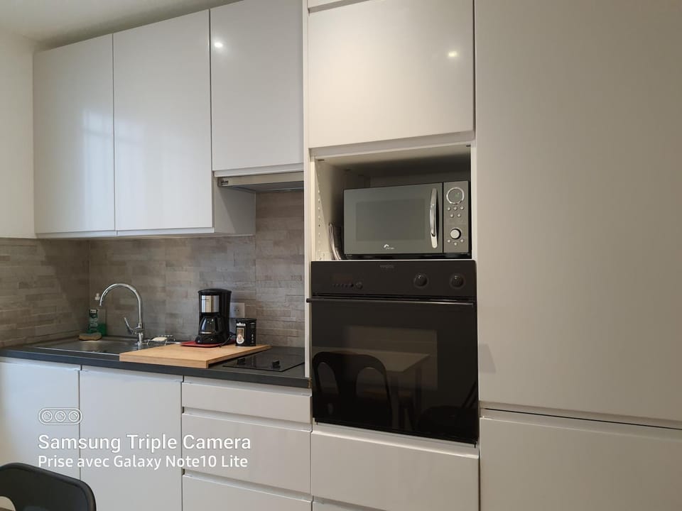 Coffee/tea facilities, dishwasher, minibar, pet friendly