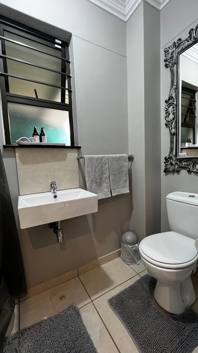 Toilet, Bathroom, towels