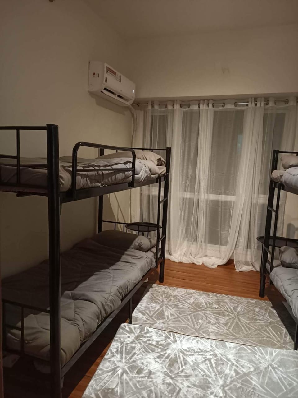 Bedroom, bunk bed