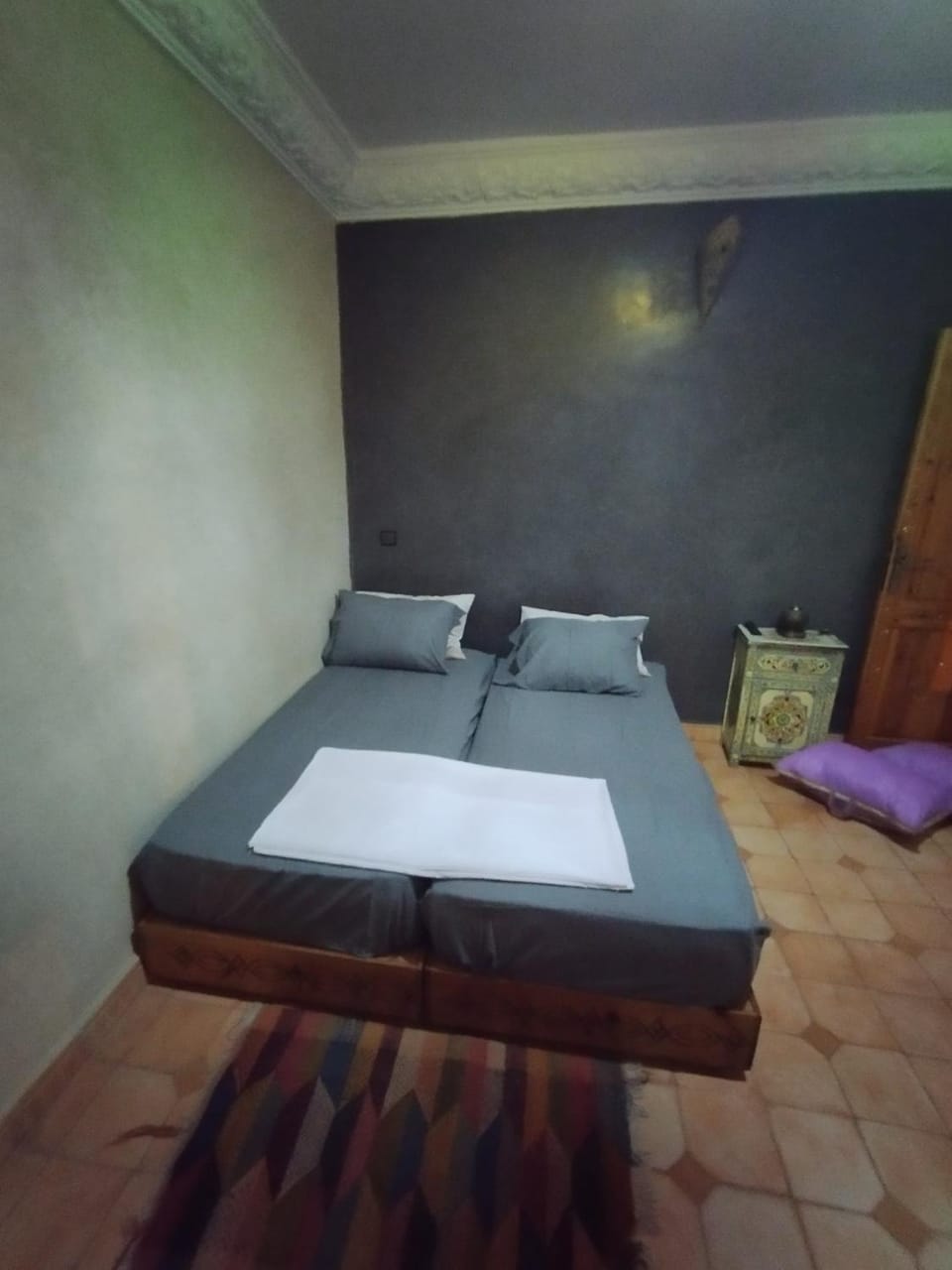 Bed, Photo of the whole room, Bedroom, towels