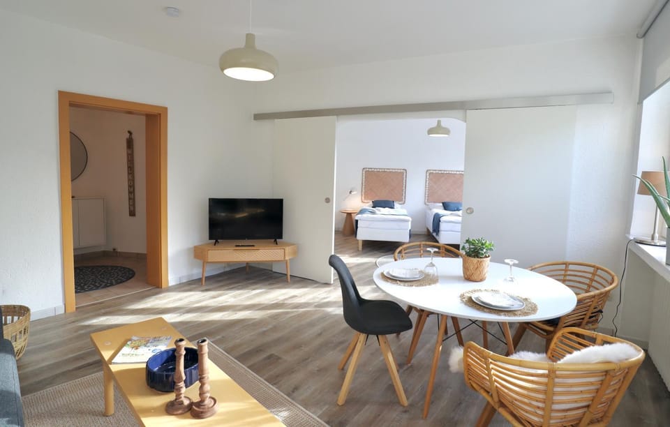 Communal lounge/ TV room, TV and multimedia, Living room, Seating area, Dining area, Evening entertainment