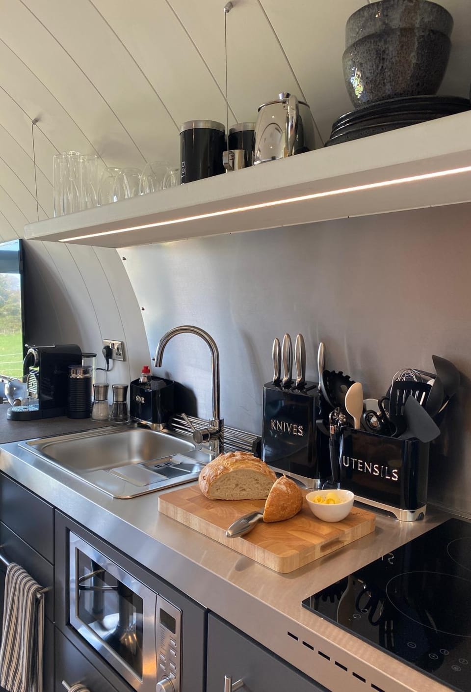 Coffee/tea facilities, Kitchen or kitchenette, minibar, stove, toaster