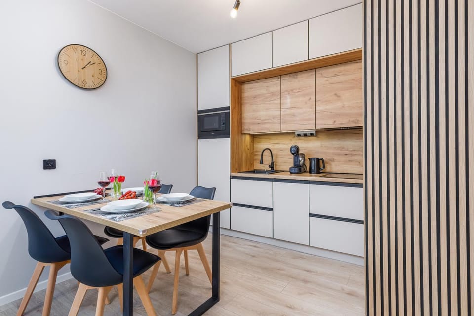 Coffee/tea facilities, Kitchen or kitchenette, Dining area, minibar, stove