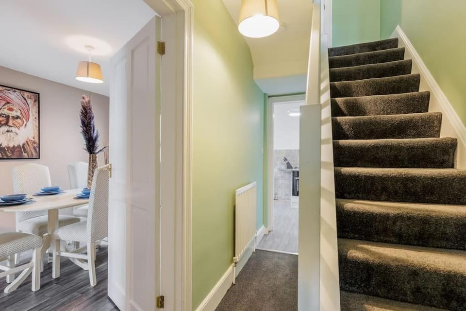 Weekly Monthly deal-4 Beds-Large House-Driveway By Lima Apartments LTD Apartment in Bournemouth