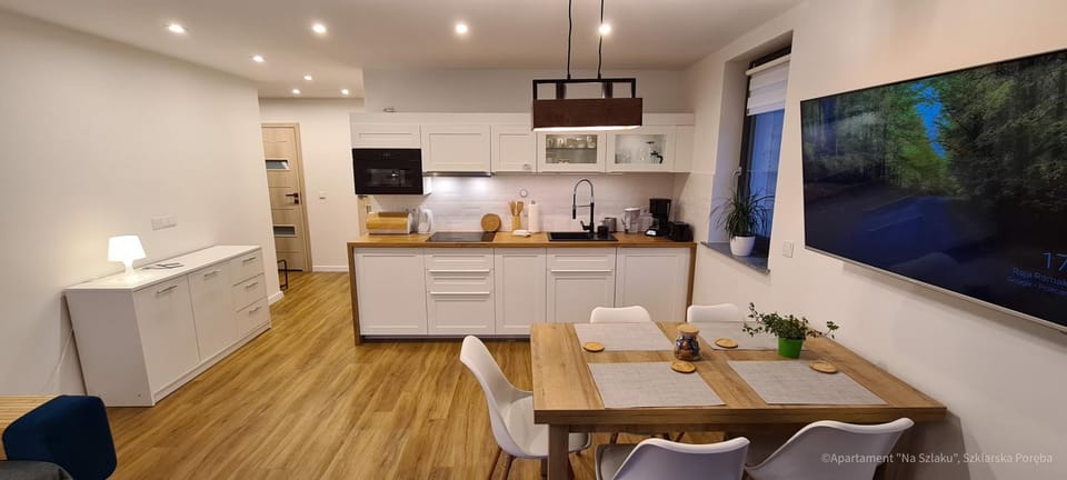 TV and multimedia, Coffee/tea facilities, Kitchen or kitchenette, Dining area, minibar, stove