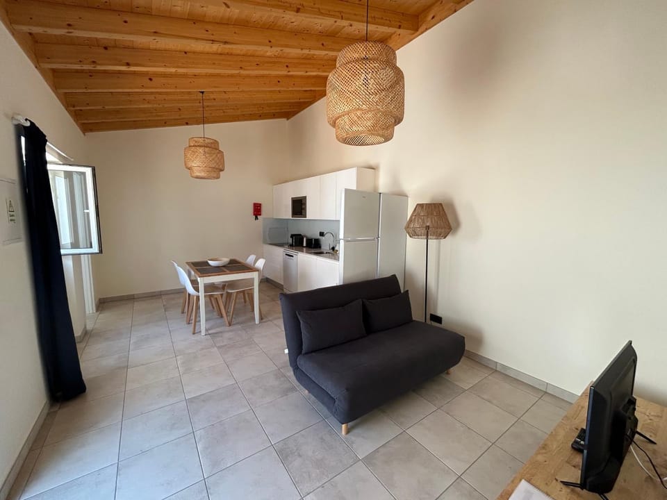 TV and multimedia, Kitchen or kitchenette, Living room, minibar