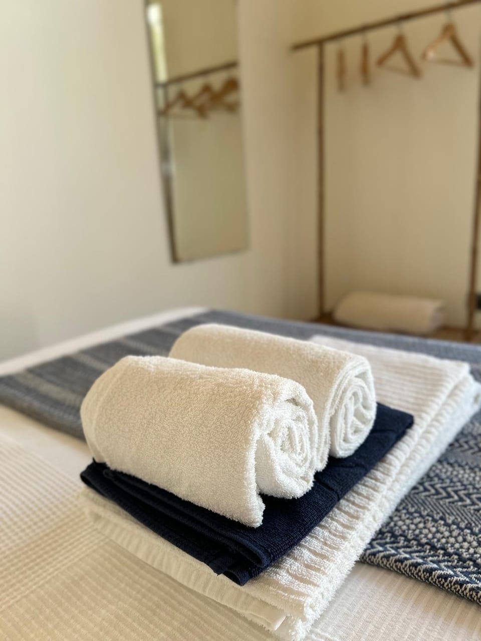 Bed, Bedroom, towels