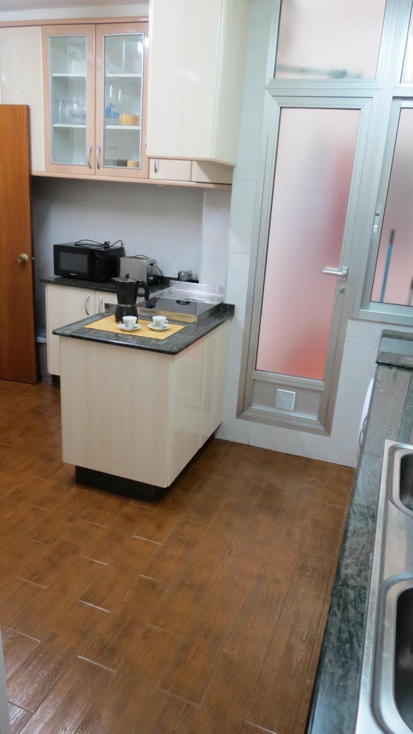 Coffee/tea facilities, Decorative detail, microwave, oven, stove, toaster, kitchen