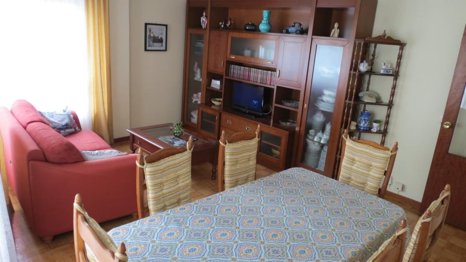 Living room, Seating area, Dining area, Meeting/conference room