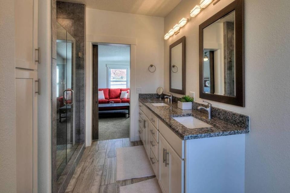The Shack I Private Hot Tub I Trailer Parking I RV Hookups House in Spanish Valley