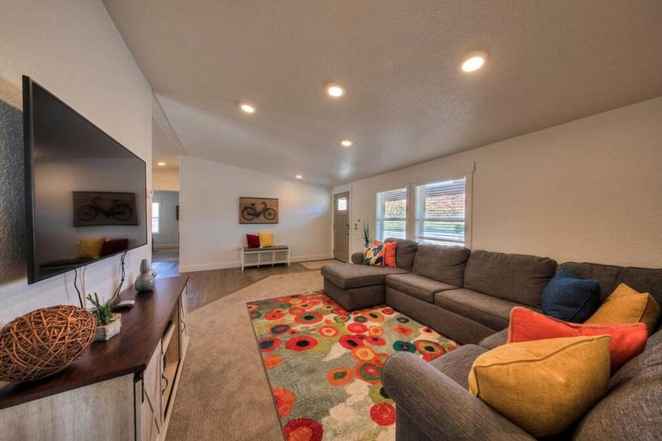 TV and multimedia, Living room, Seating area