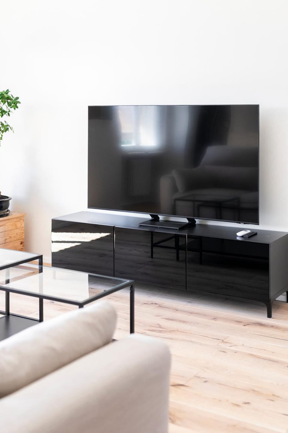 TV and multimedia, Living room, Evening entertainment