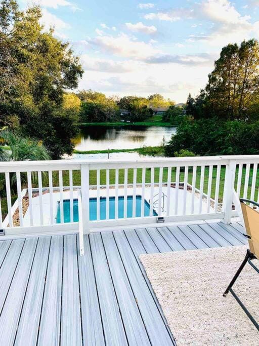 Stylish Lake home with HUGE POOL, Arcade with PS5,and Theater Just 5 min from Legoland House in Winter Haven