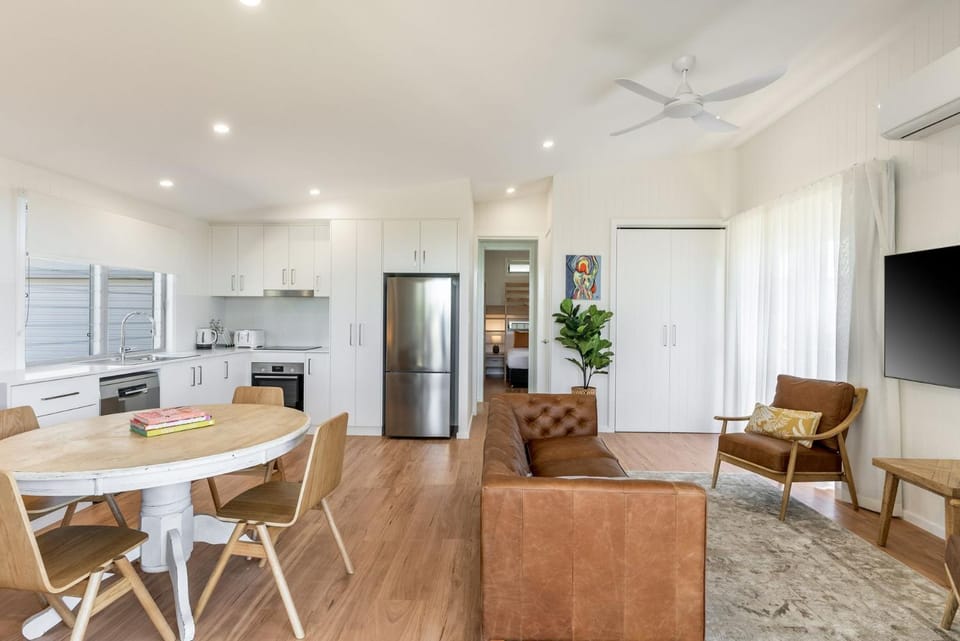 Kitchen or kitchenette, Living room, Dining area, air conditioner