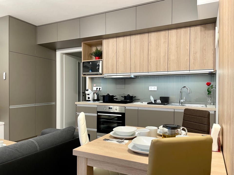 Dining area, kitchen