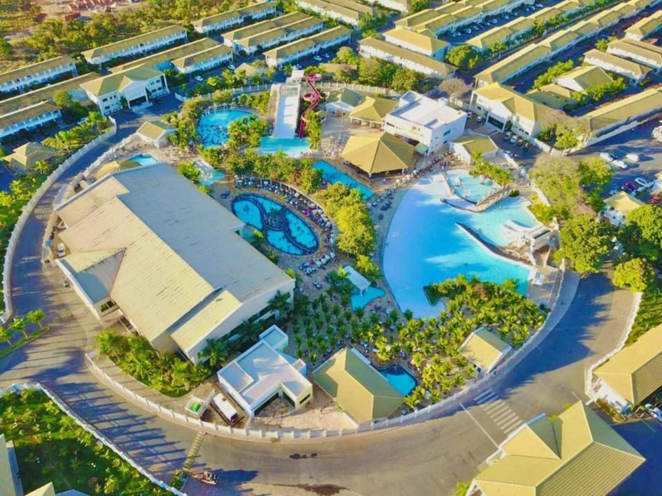 Property building, Bird's eye view, Pool view, Swimming pool