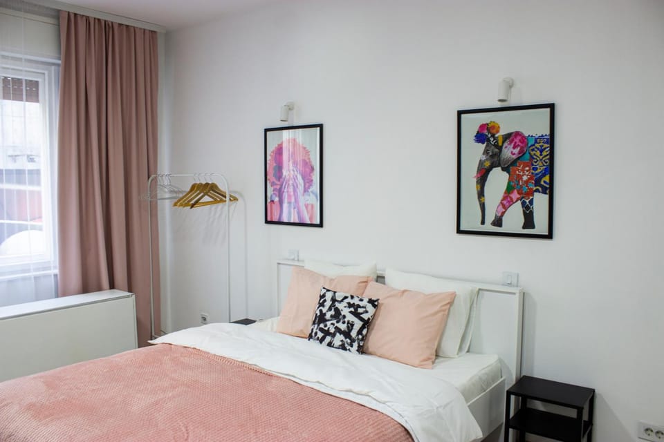 Bed, Photo of the whole room, Decorative detail