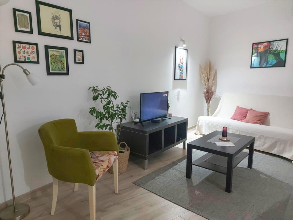 TV and multimedia, Photo of the whole room, Seating area