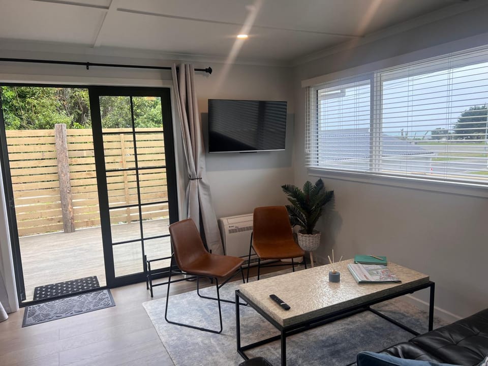 Communal lounge/ TV room, TV and multimedia, Seating area
