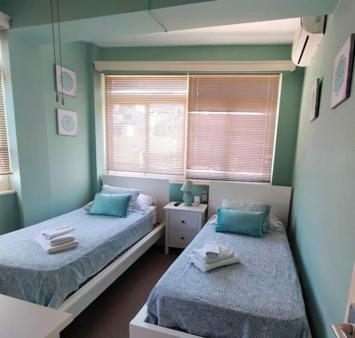 Photo of the whole room, Bedroom, towels