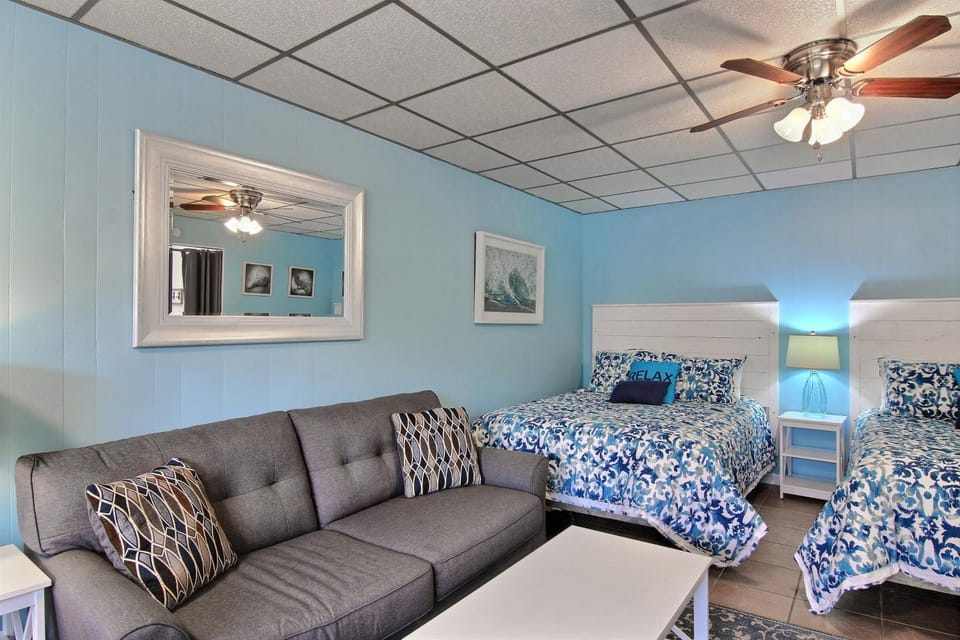 Bed, Living room, Seating area, Bedroom