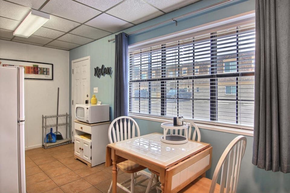 Seating area, Dining area, furniture, microwave