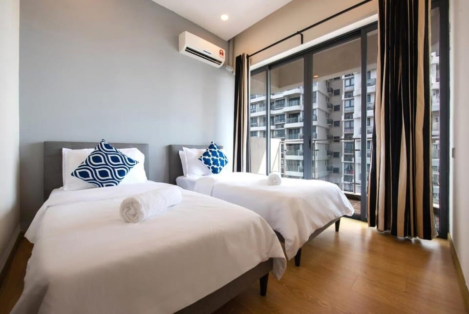 Comfy 3BR Apt in Danga Bay FREE Parking Sea View Apartment in Johor Bahru