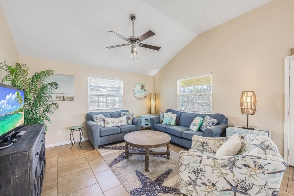 TV and multimedia, Living room, Seating area, furniture