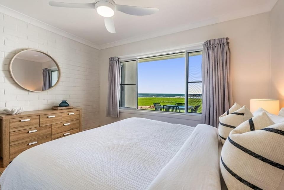 Absolute Beachfront Apartment 2B Apartment in Lennox Head