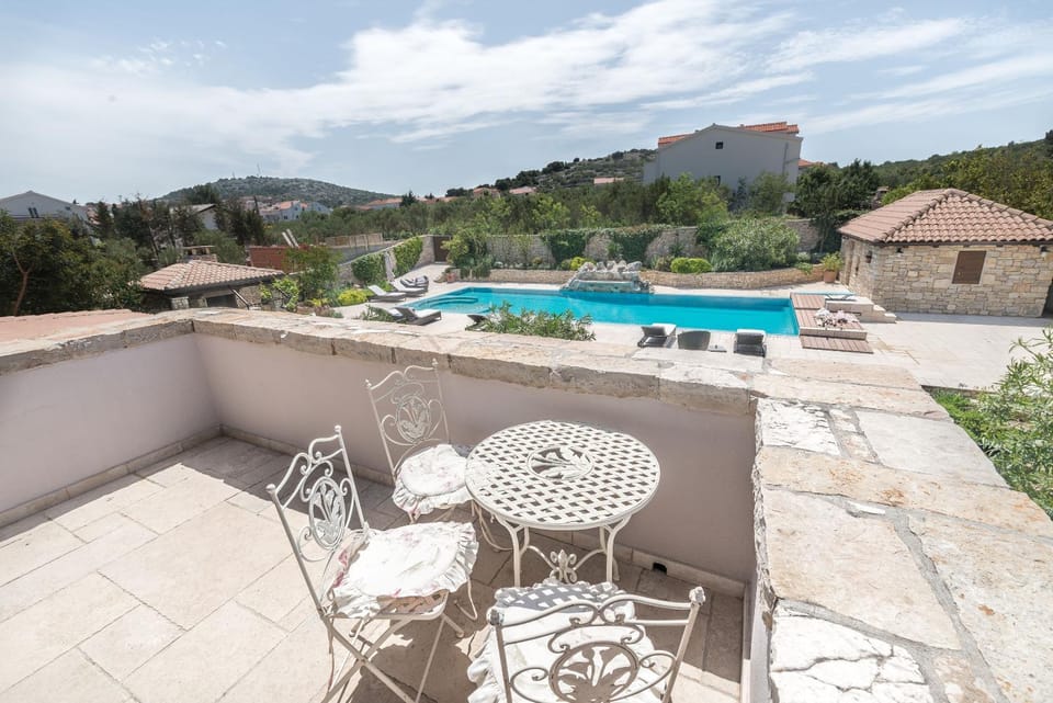 Balcony/Terrace, Landmark view