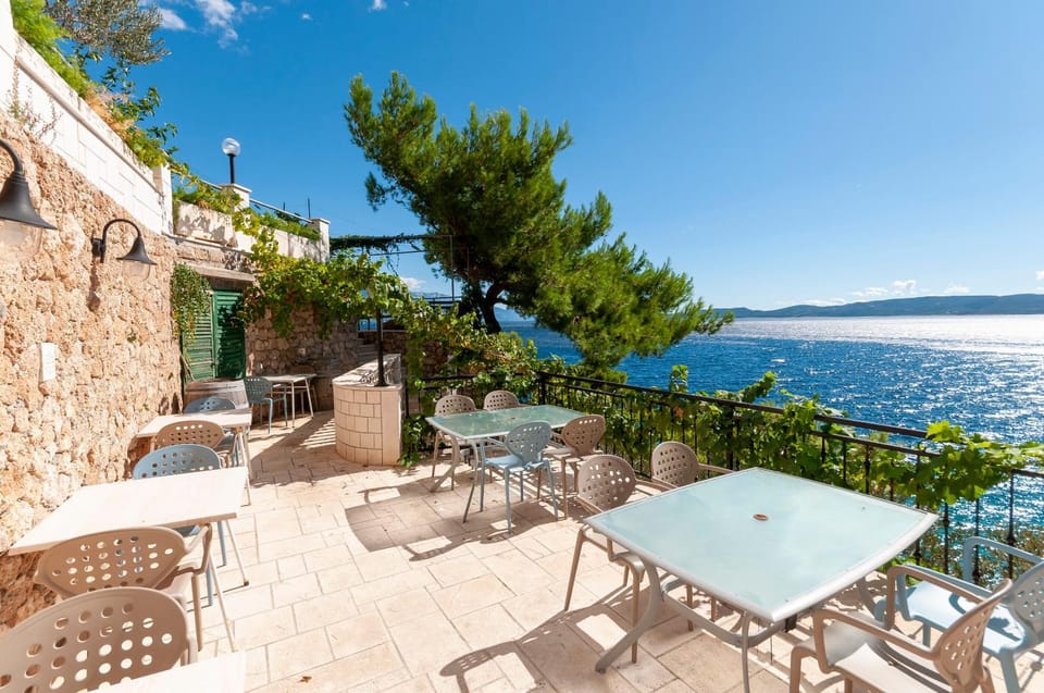 Balcony/Terrace, Seating area, Landmark view