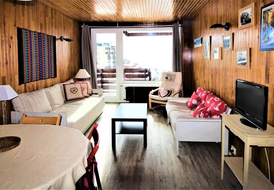 Bed, kitchen