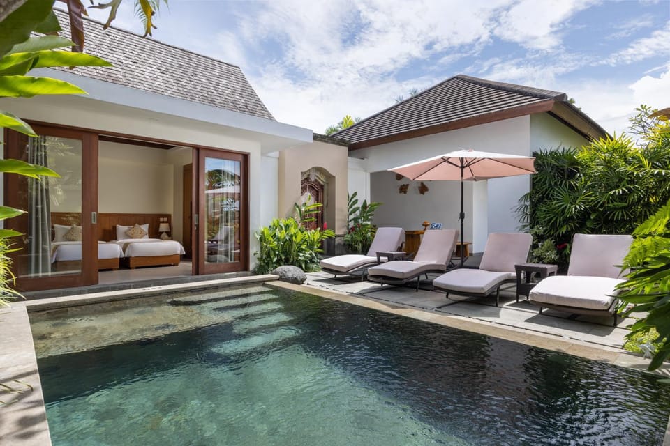 Natural landscape, Seating area, Swimming pool, sunbed