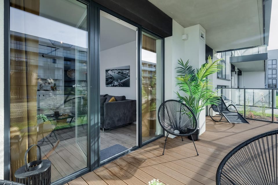 Patio, Day, Balcony/Terrace