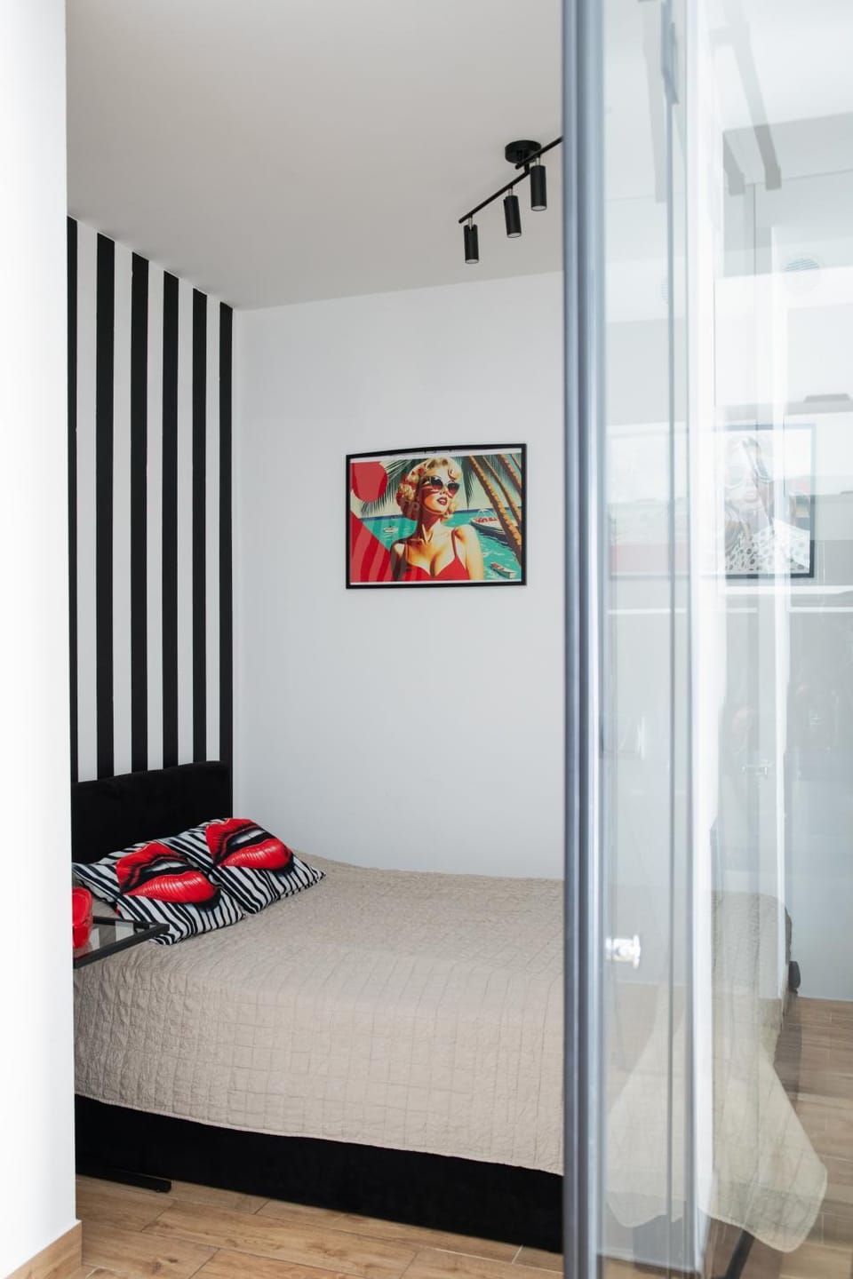 Wyjątkowy apartament z prysznicem pośrodku na wyjątkowe wieczory Apartment in Masovian Voivodeship