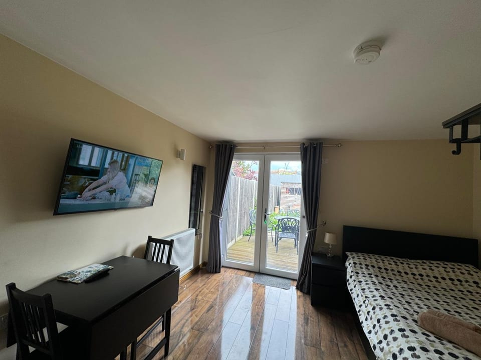 Studio-4 for professionals Apartment in Staines-upon-Thames