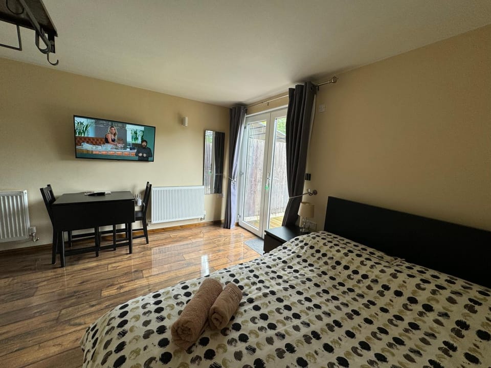 Studio-4 for professionals Apartment in Staines-upon-Thames
