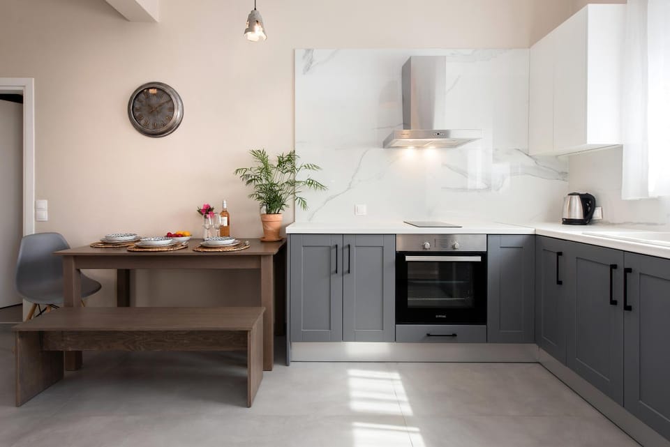 Coffee/tea facilities, Kitchen or kitchenette, Food and drinks, Dining area, pet friendly, stove, kitchen, kitchen