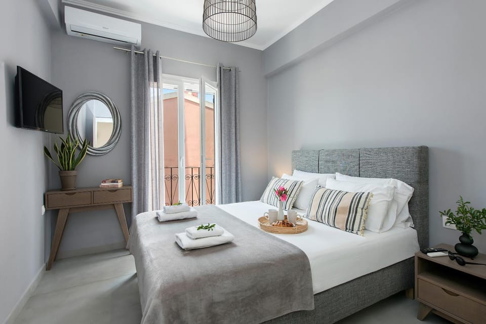 Bed, TV and multimedia, Balcony/Terrace, Bedroom
