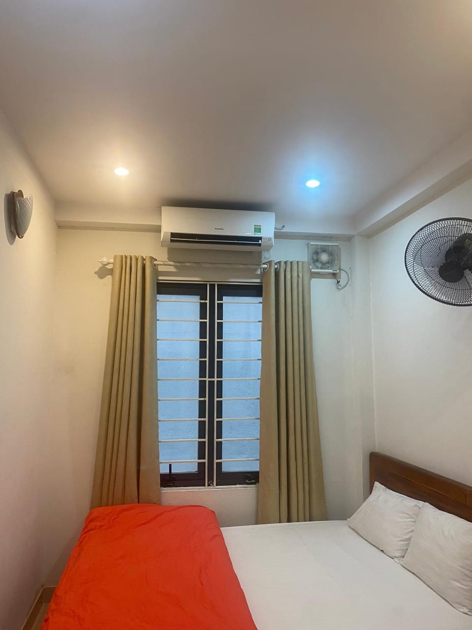 Nam Cường Motel - Phòng đơn có cửa sổ thoáng mát khép kín - Thang máy Bed and Breakfast in Hanoi