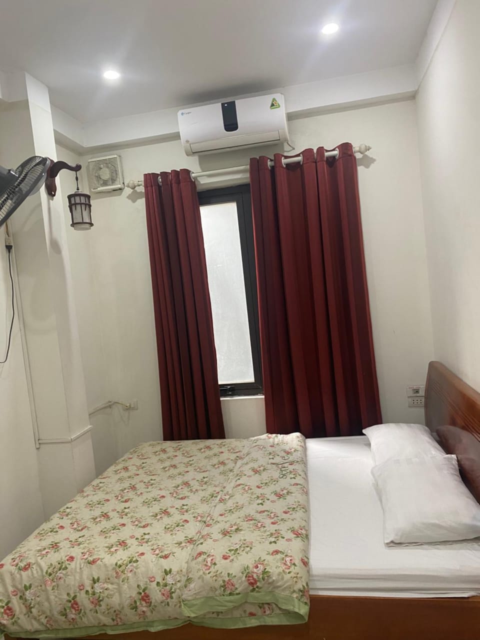 Nam Cường Motel - Phòng đơn có cửa sổ thoáng mát khép kín - Thang máy Bed and Breakfast in Hanoi
