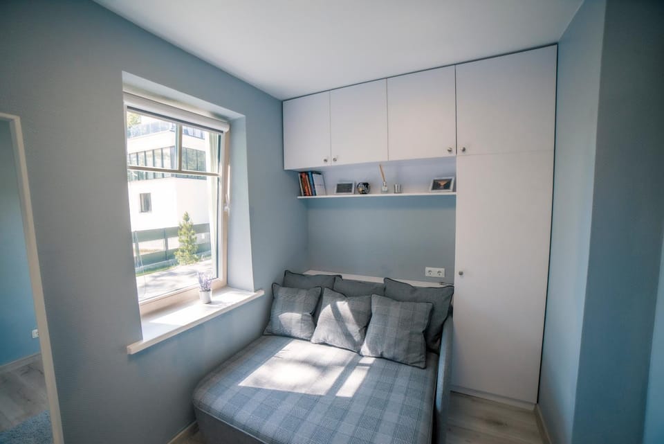 Bed, Living room, Photo of the whole room, Seating area, Bedroom