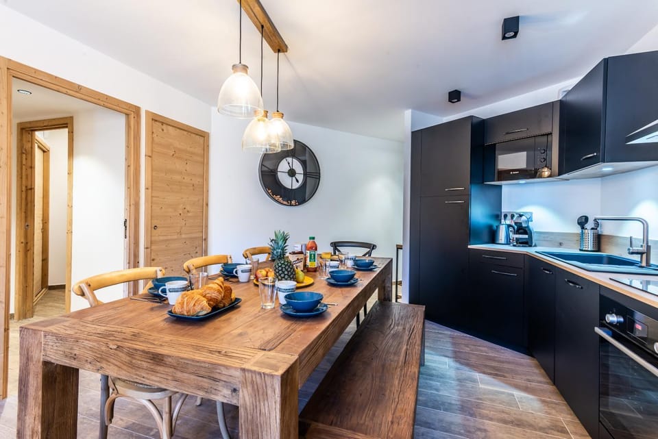 Dining area, kitchen