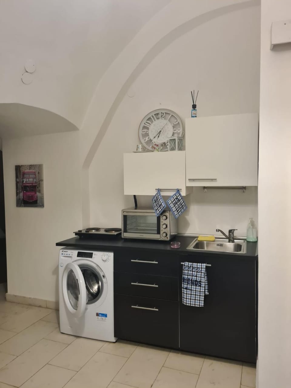 Kitchen or kitchenette, washing machine