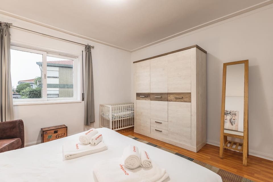 Cosy Apartment with Veranda in Gaia - 1E Apartment in Vila Nova de Gaia