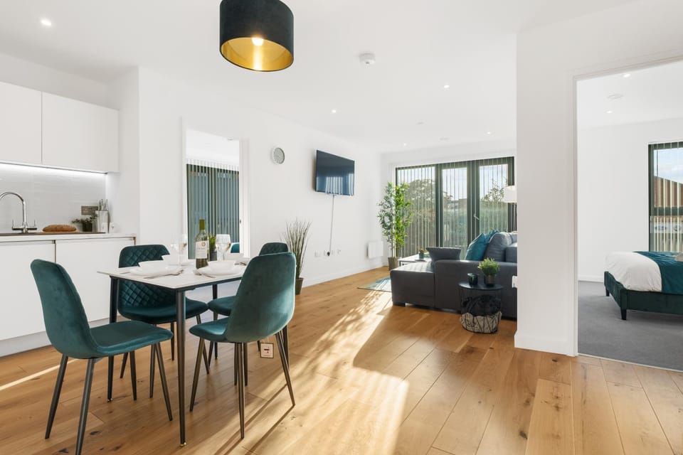 Kitchen or kitchenette, Seating area, Dining area